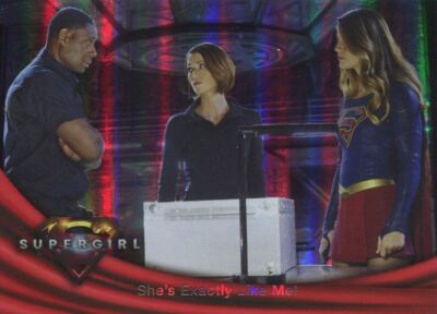 Supergirl Season 1 Rainbow Foil Base Card #44 She's Exactly Like Me!
