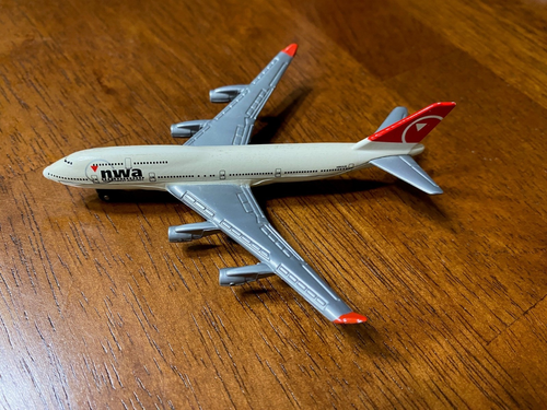 2006 Matchbox Sky Busters Northwest Airlines Boeing 747-400