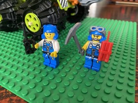 LEGO Power Miners 8960 Thunder Driller 95% complete with manual
