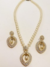Vintage Faux Pearl Beaded Rhinestone Necklace Earrings Set Teardrop D5860