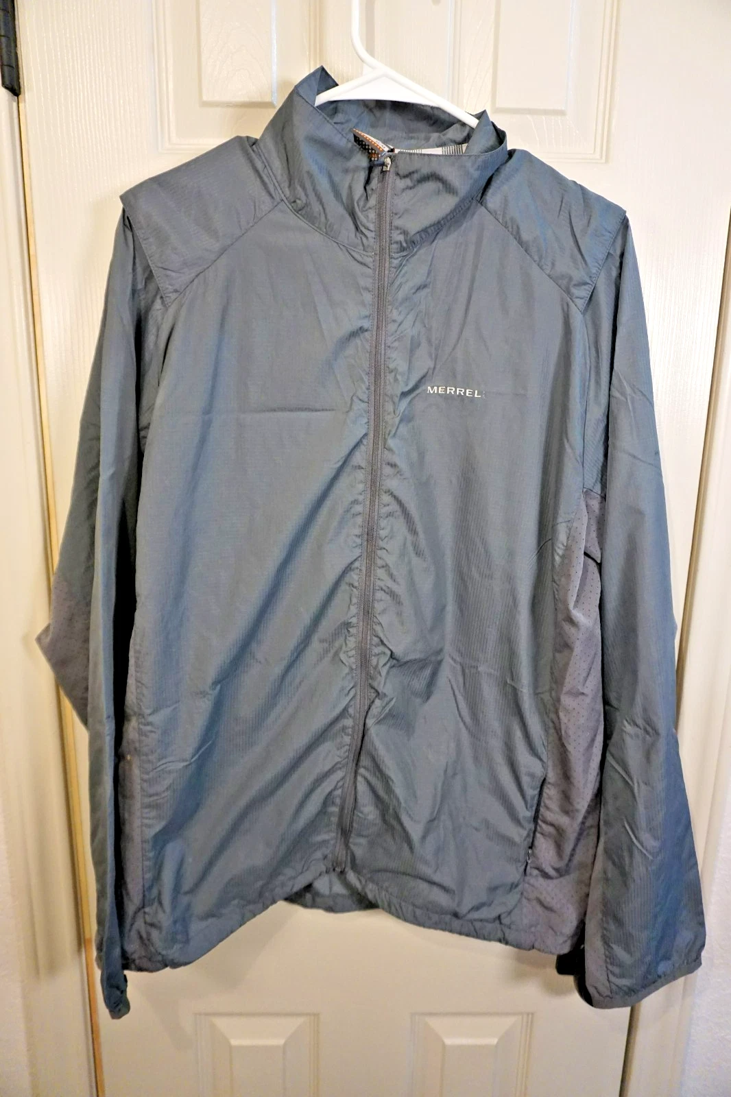 MERRELL Mens Size Medium Grey Light Windbreaker (please see pics)
