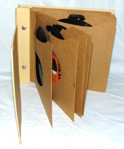 45 rpm Record Booklet Excellent Condition Filled with Records Ivory Cover - Foto 3 di 13