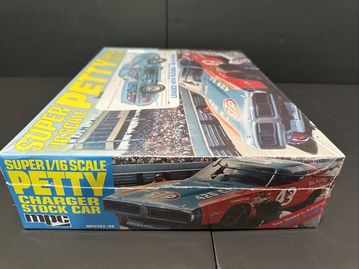 自動車 Richard Petty 1/16 MPC model car kit Amazon.com: Round 2 MPC Richard Petty 1973 Dodge Charger 1