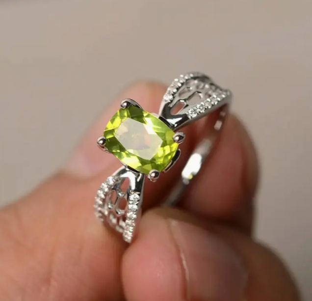 Olive Green Ring Easter Spring Fashion Jewelry Size 8 Free Fast Shipping-image