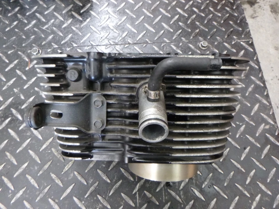 05 Honda VTX1800R VTX 1800 R Engine Motor Cylinder Barrel Rear Jug / Rear Foto 2 de 4