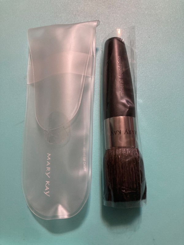 New Mary Kay Mineral Powder Foundation Brush w/ Clear Carry Sleeve Discontinued 