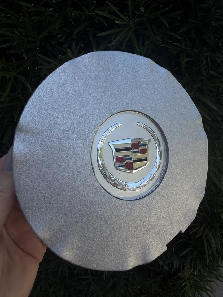 Tapa central de rueda Cadillac SRX 2010-2016 rueda de 18" 9597489 repintada OEM Foto 4 de 4