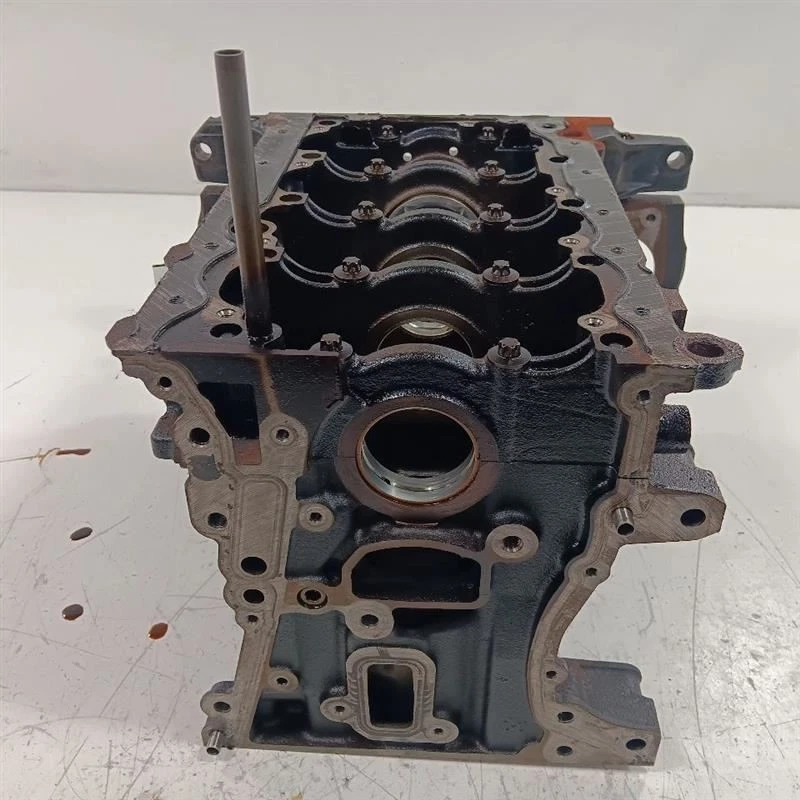 Bloque de cilindros del motor Buick Encore desnudo 2017 2018 2019 2020 Foto 4 de 4