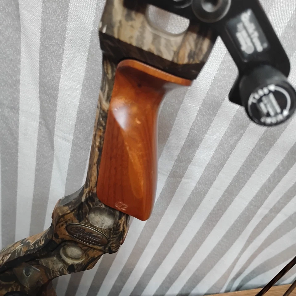 Mathews Solocam Solo Cam Q2  Realtree Lost Camo Wood Grips. Looks Great 👍 - Image 2 of 4