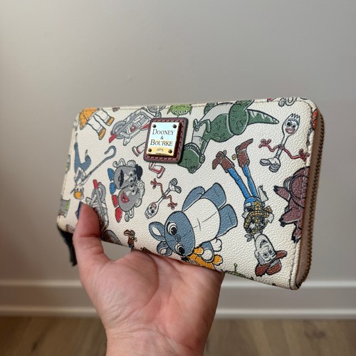 Portafoglio Dooney & Bourke Disney Toy Story avvolgente con zip manca il polso - Foto 5 di 10