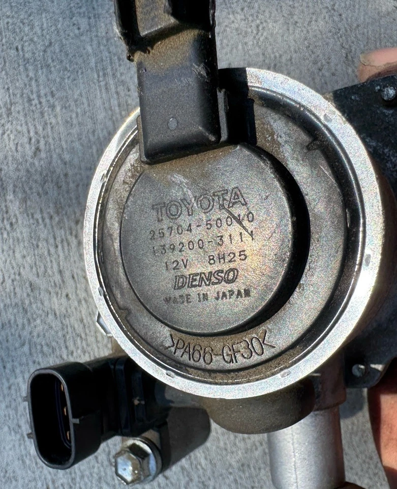 Bomba de inyección de aire secundaria Toyota Land Cruiser 2005-2007 4,7 L 25704-50010 OEM Foto 4 de 4