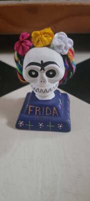 VINTAGE FRIDA KHALO SKULL WITH RAINBOW YARN HAIR FABRIC FLOWERS CERAMIC MEXICO