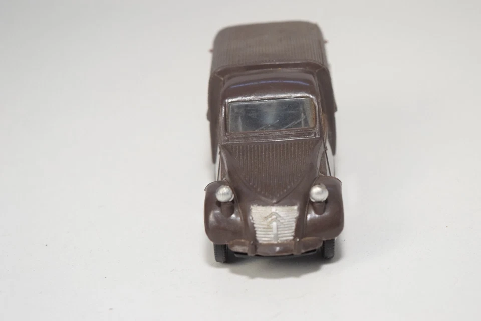 A69 1:43 NOREV PLASTIQUE 26 CITROEN 2CV 2 CV CLE MARRON COMME NEUF RARE - Photo 3/4