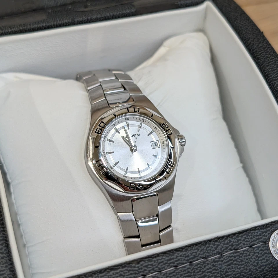 Tourneau Women's Watch Stainless Round Gap Inc Exclusive New Battery Works - Image 2 of 4