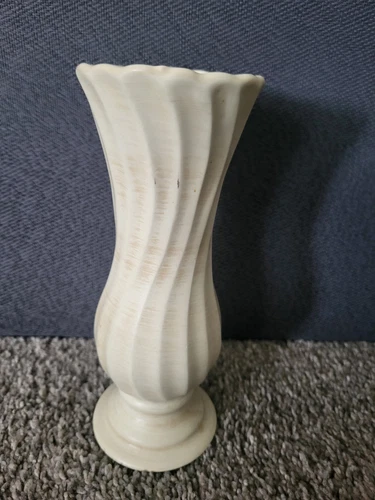 Vintage Haeger Ivory Swirl Pottery Vase 8.5 Inch Tall