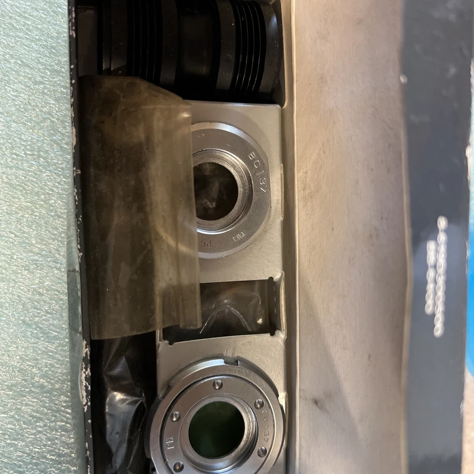 Shimano 600 Ultegra 68x 113MM BB-6400 Road Bottom Bracket-NEW/NOS English- NIB+ - Image 2 of 4