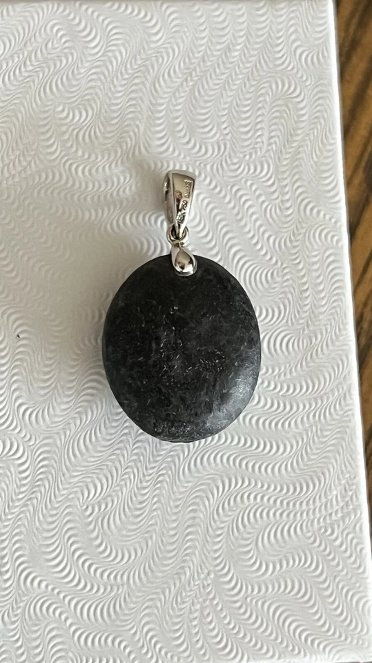 18K 750 King’s White Gold Bail & Bezel Setting Pendant W/ Peridot Set In Stone - Image 2 of 4