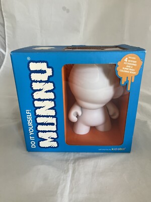 Do It Yourself! Munny Soft Vinyl Toy 2009 Kid Robot New in Box