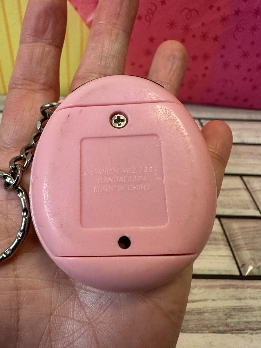 Tamagotchi Connection Pink w/Characters VINTAGE 2004 BANDAI