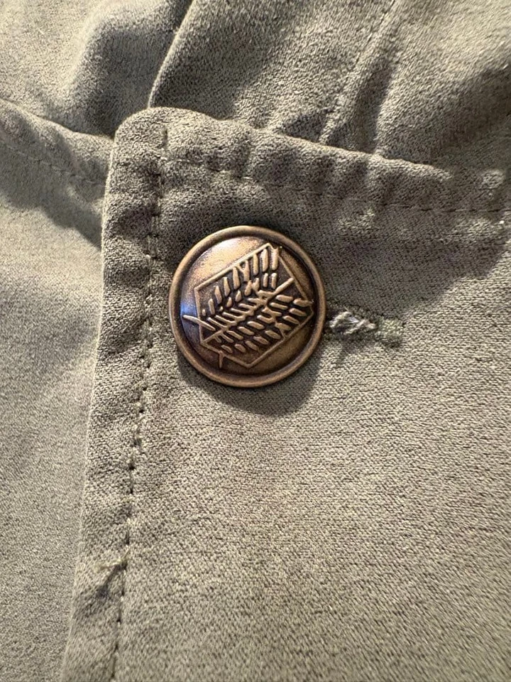 Attack on Titan USJ Hoodie Cape Olive Green Emblem Used - Image 4 of 4