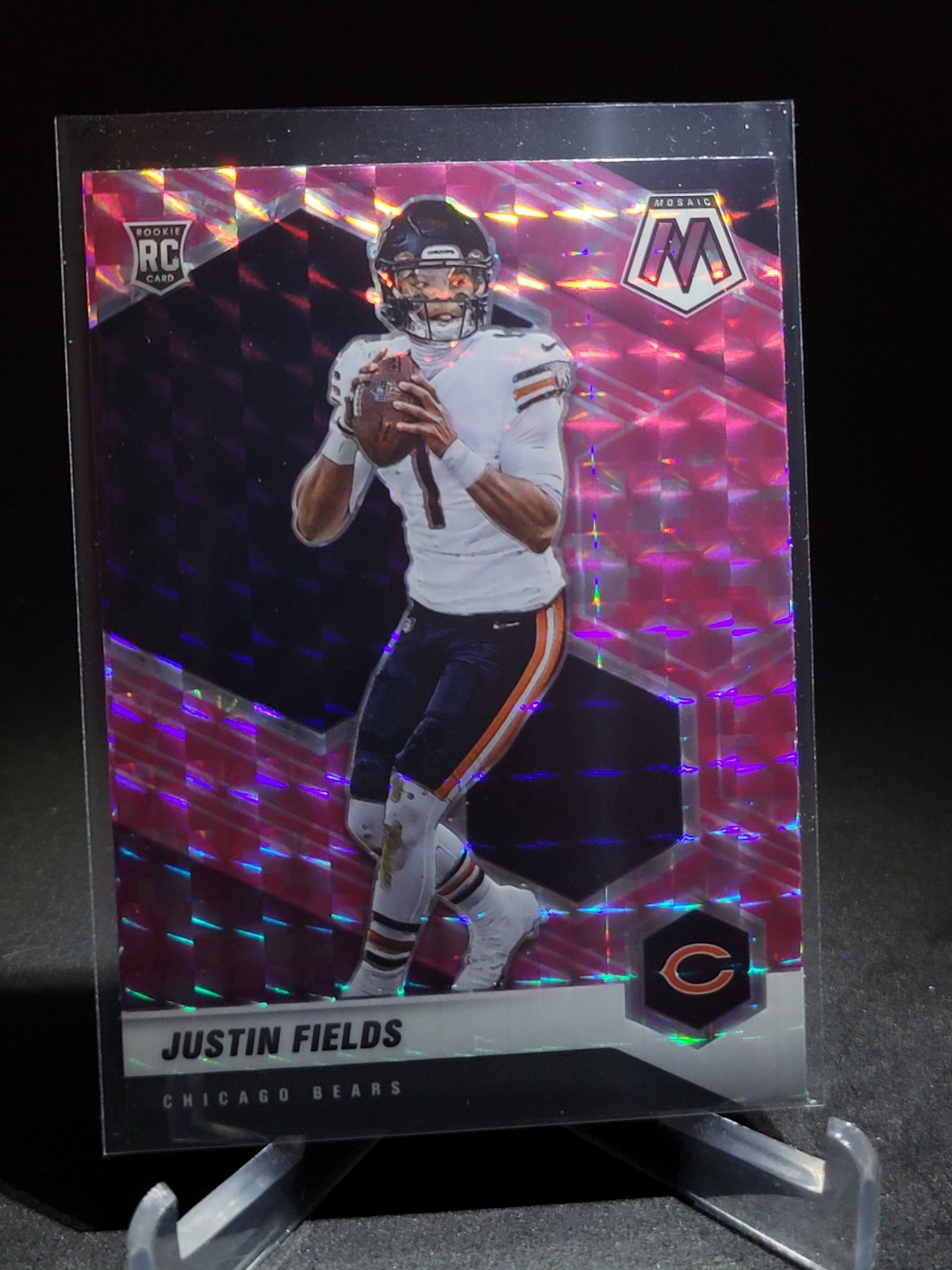 2021 Panini Mosaic #304 Justin Fields Prizm Camo Pink