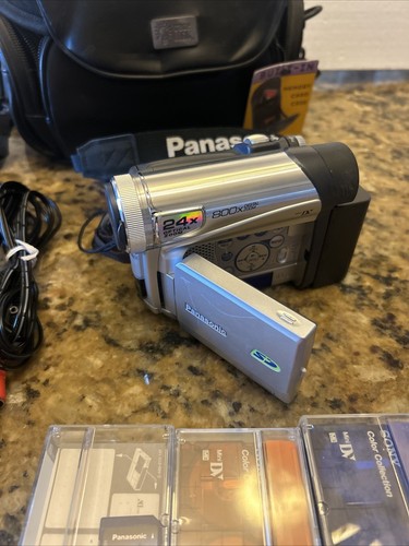 PANASONIC HANDYCAM PV-GS15 800x DIGITAL ZOOM CAMCORDER CAMERA WITH CARRYING CASE - Picture 2 of 9