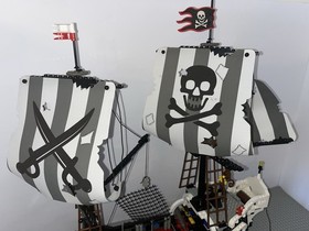 Lego 6290 Pirates I Pirate Battle Ship {Red Beard Runner Reissue} Vintage