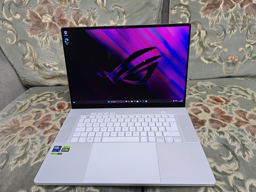 ASUS ROG Zephyrus G16 Ultra 9 185H RTX 4070 32GB 1TB QHD+ OLED 240Hz Laptop WTY - Bild 3 von 11