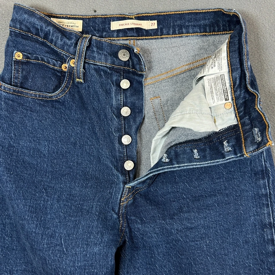 Pantalones de mezclilla Levis Premium para mujer 27 ribcage rectos lavado oscuro botón mosca elástico - Imagen 4 de 4