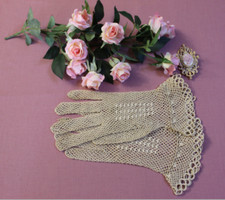 Superb Vintage Pair Handmade Ivory Colored Crochet Lace Wedding Gloves size 6.5