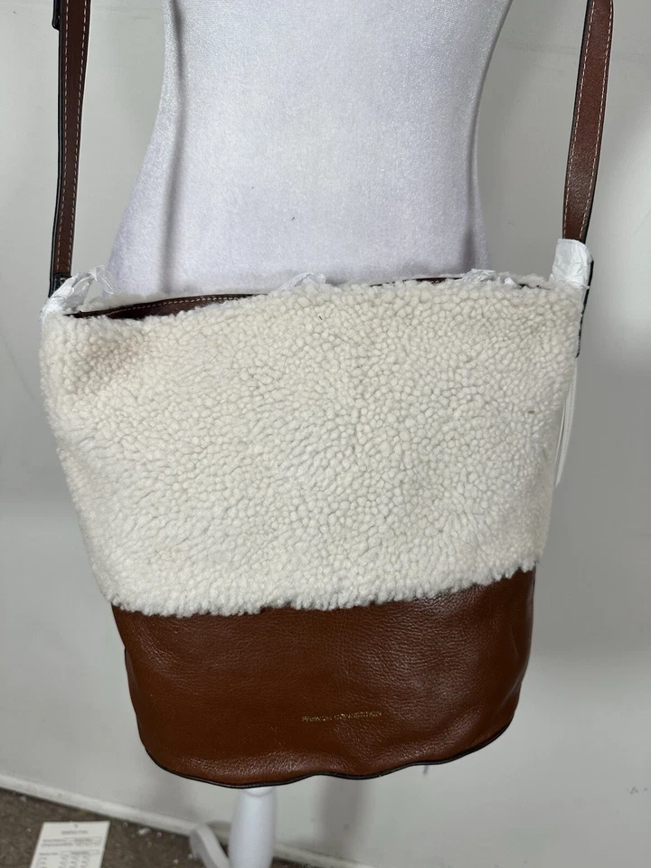 Mini bolso cubo de piel de oveja French Connection para mujer talla única COLOR CASABLANCA Foto 2 de 4