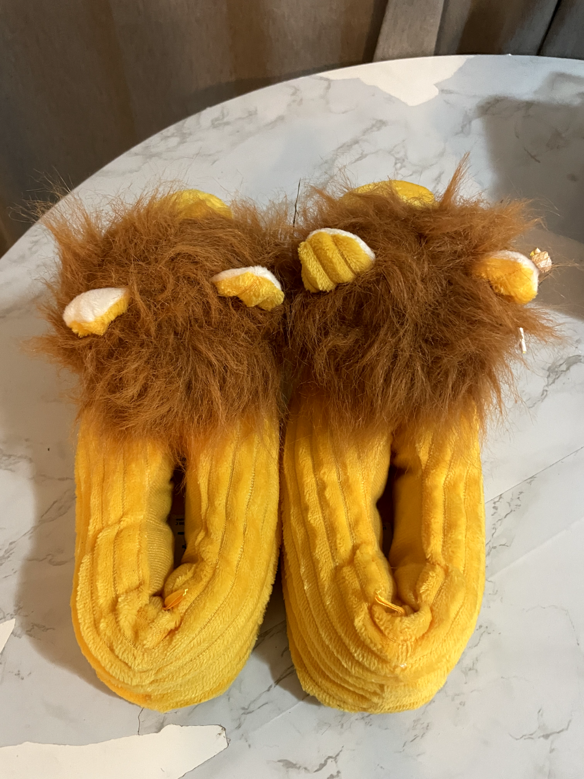 PANTOFOLA D’ORO Peperoni! Pantofole leone peluche super morbide nuovissime giovani 12 5 13