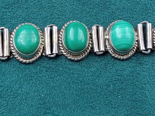 Sterling Silver Link Bracelet w. Oval Cabochon Malachite Settings: 7.5" Long - Picture 3 of 10