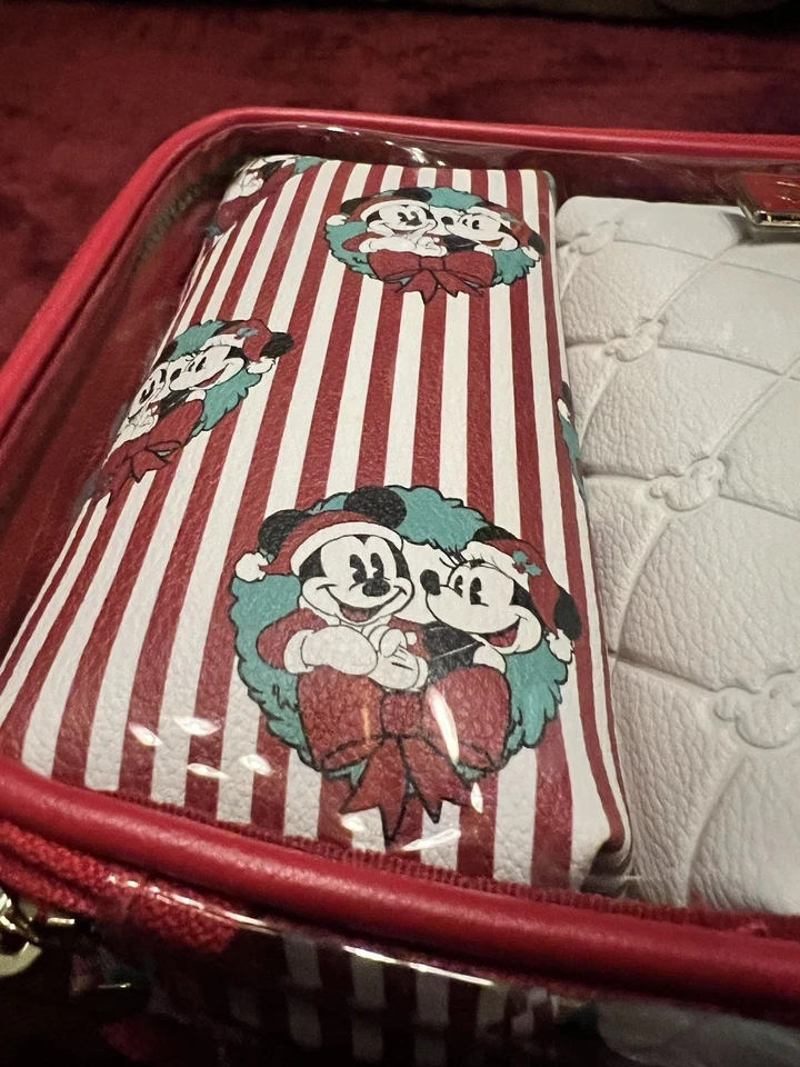 Juego de bolsa de maquillaje de Navidad de Mickey Mouse y sus amigos de Disney Foto 2 de 4