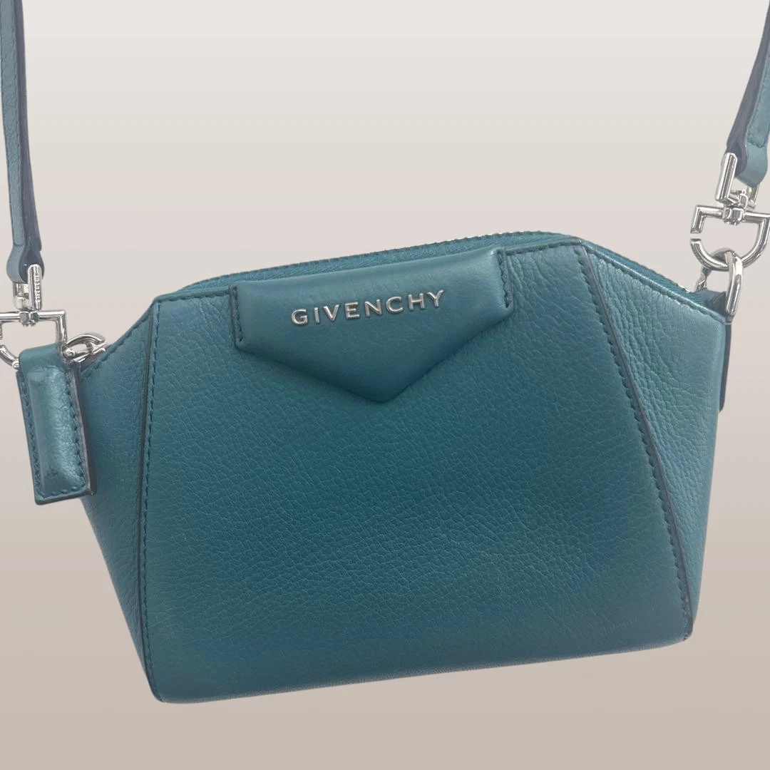 Givenchy — GIVENCHY ANTIGONA Auth Shoulder Bag Green Grain Leather Crossbody w/Dust bag