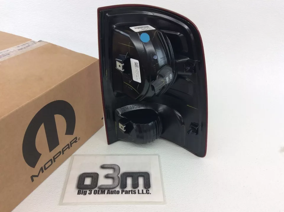 Dodge Ram 1500 2500 3500 LH 2009-2017 lámpara de luz trasera lateral del conductor nueva OEM Foto 2 de 3