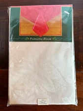 Bed Bath & Beyond Poinsettia Bloom Ivory Christmas Oblong Tablecloth 60x104 VTG