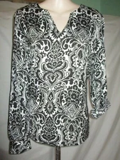 LKNW Ann Taylor Black and White semi paisley V neck blouse top shirt  XS