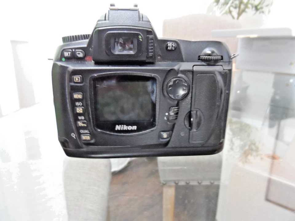 PAQUETE CÁMARA DIGITAL DE TRABAJO NIKON D70 LENTE DX 18-55 6,1 MEGAPÍXELES Foto 4 de 4