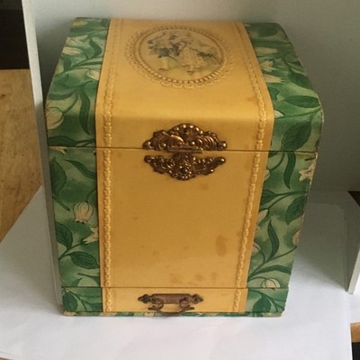 CELLIOUD COURTING COUPLE LILY OF THE VALLEY COLLAR BOX DRAWER  ANTIQUE READ