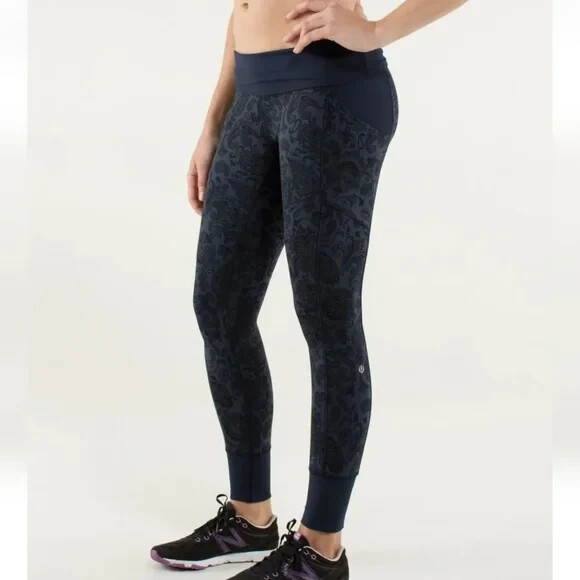 LULULEMON En Route Crop Blue Paisley Inkwell Full-On Luon Leggings SIZE 8