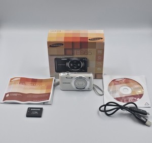 Samsung ES65 digital camera 10.2Mp White Boxed VGC