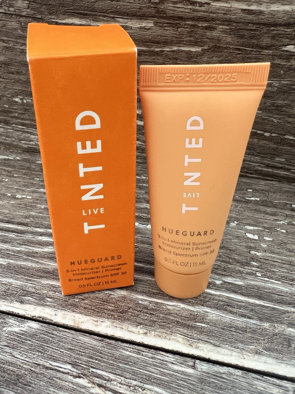 Live Tinted Hueguard 3-in-1 SPF 30 Sunscreen Moisturizer Primer 0.5 oz New 12/25