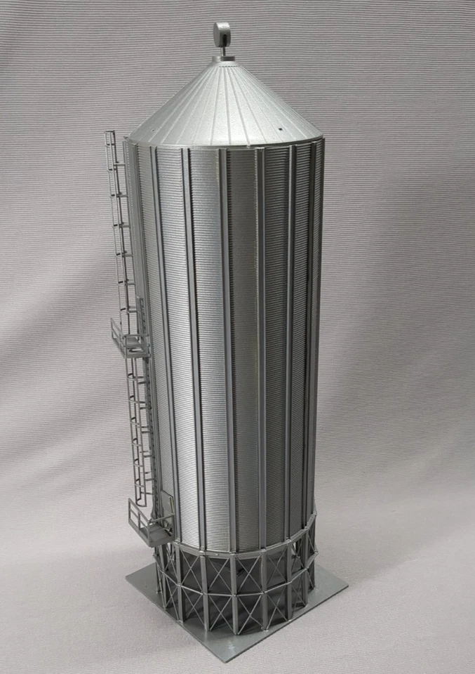 HO scale Walthers 933-2937 WET/DRY GRAIN STORAGE BIN Build up kit - Image 2 of 4