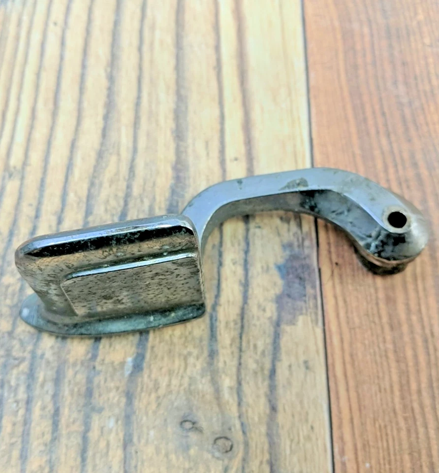 Oldsmobile Cutlass F85 1963 2 puertas izquierda delantera cromada interior manija de puerta OEM usada Foto 3 de 4