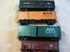 HO Scale Lot of 4 Freight Cars Reefer, Boxcar, Hopper Knuckle Coupler Lot 129 
