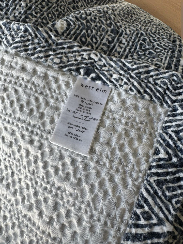 West Elm Queen Woven Diamond Blanket, 88 x 92 in - Image 4 of 4
