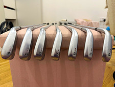 Cleveland Launcher UHX Irons 4-PW Dynamic Gold DST 98 R300 Regular Steel RH Set