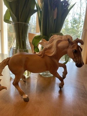 Breyer Cheveyo Nokota Horse Figurine Collectible Statue Horse Figurine