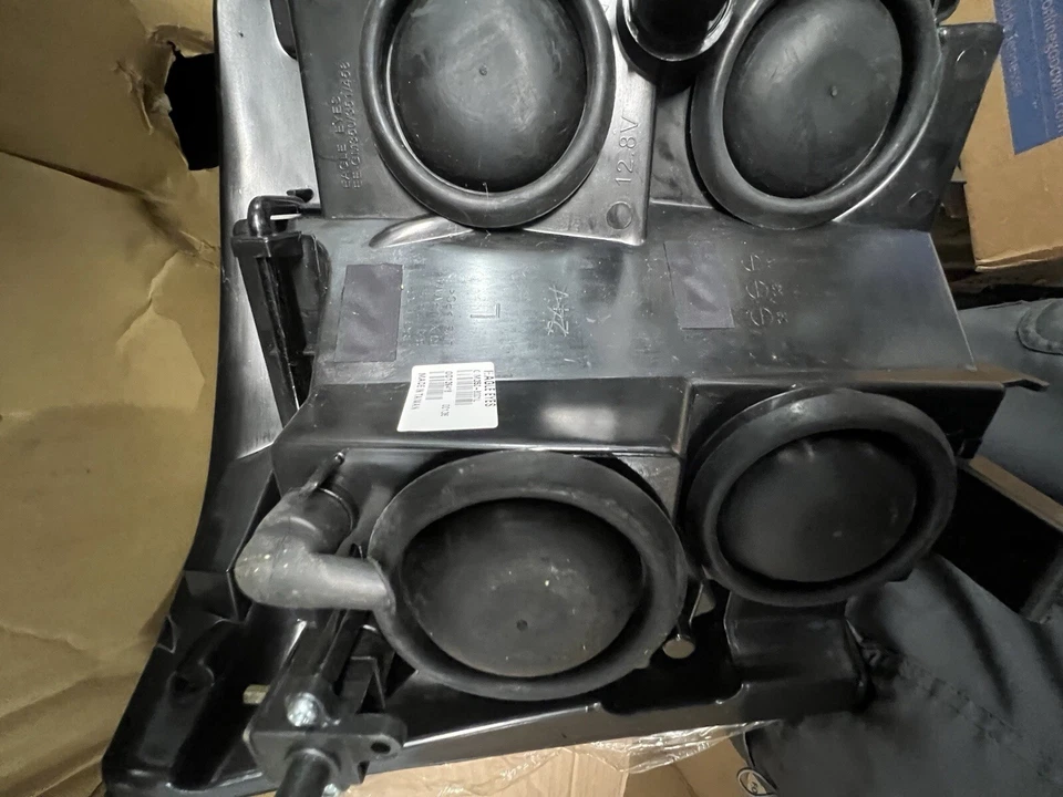 Conjunto de faros izquierdos Eagle Eyes GM350-B001L para 02 Cadillac Escalade nuevo en caja Foto 3 de 4